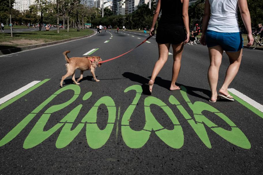 Sulla strada di Rio de Janeiro scritta sull&#39;asfalto 